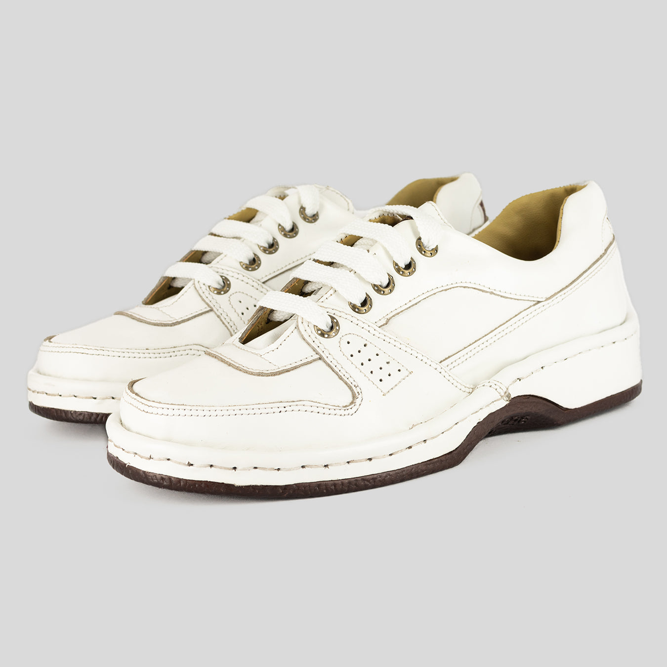 Melisizwe : Leather Shoe in White Soft Saddle – Omega